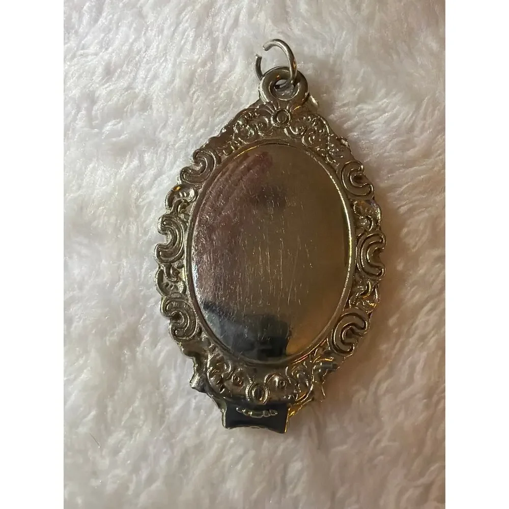 Vintage Style Oval Pendant Princess Stars Gold Tone Ornate Silver Charm Belle ?